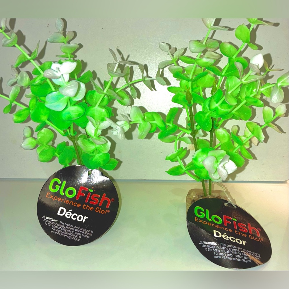 3/$8 (2) GloFish Aquarium Plants Medium